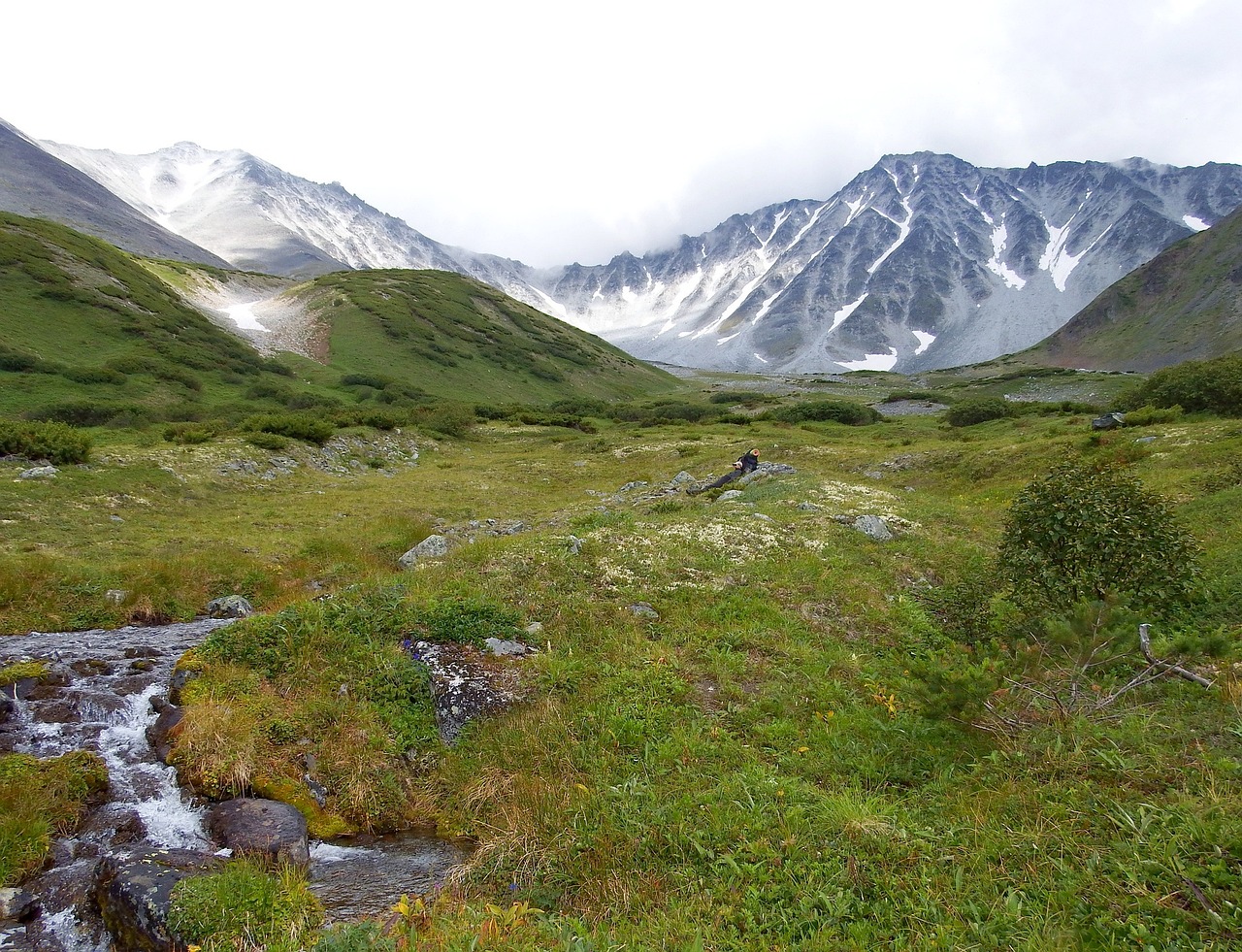 三清山景区回应大量游客被堵山上，优化管理，提升旅游体验